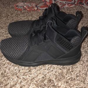 Black Puma Tennis Shoes
